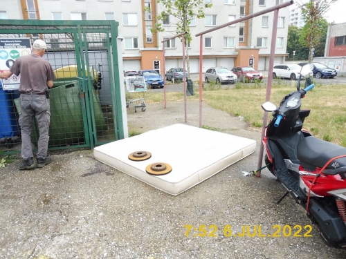 202207081155560.odpad-pri-kontajneroviskach-matuskova-4