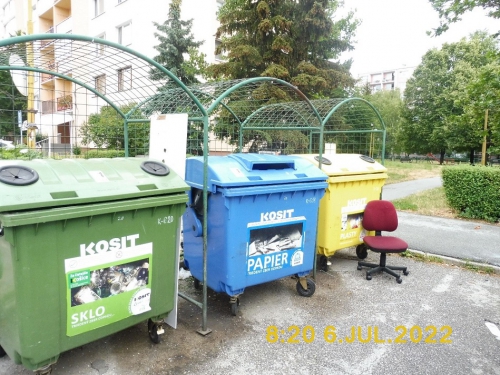 202207081155560.odpad-pri-kontajneroviskach-prazska-1