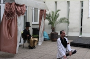 divadlo-hopi-hope-cisarove-nove-saty-23-7-2014-leto-na-terase